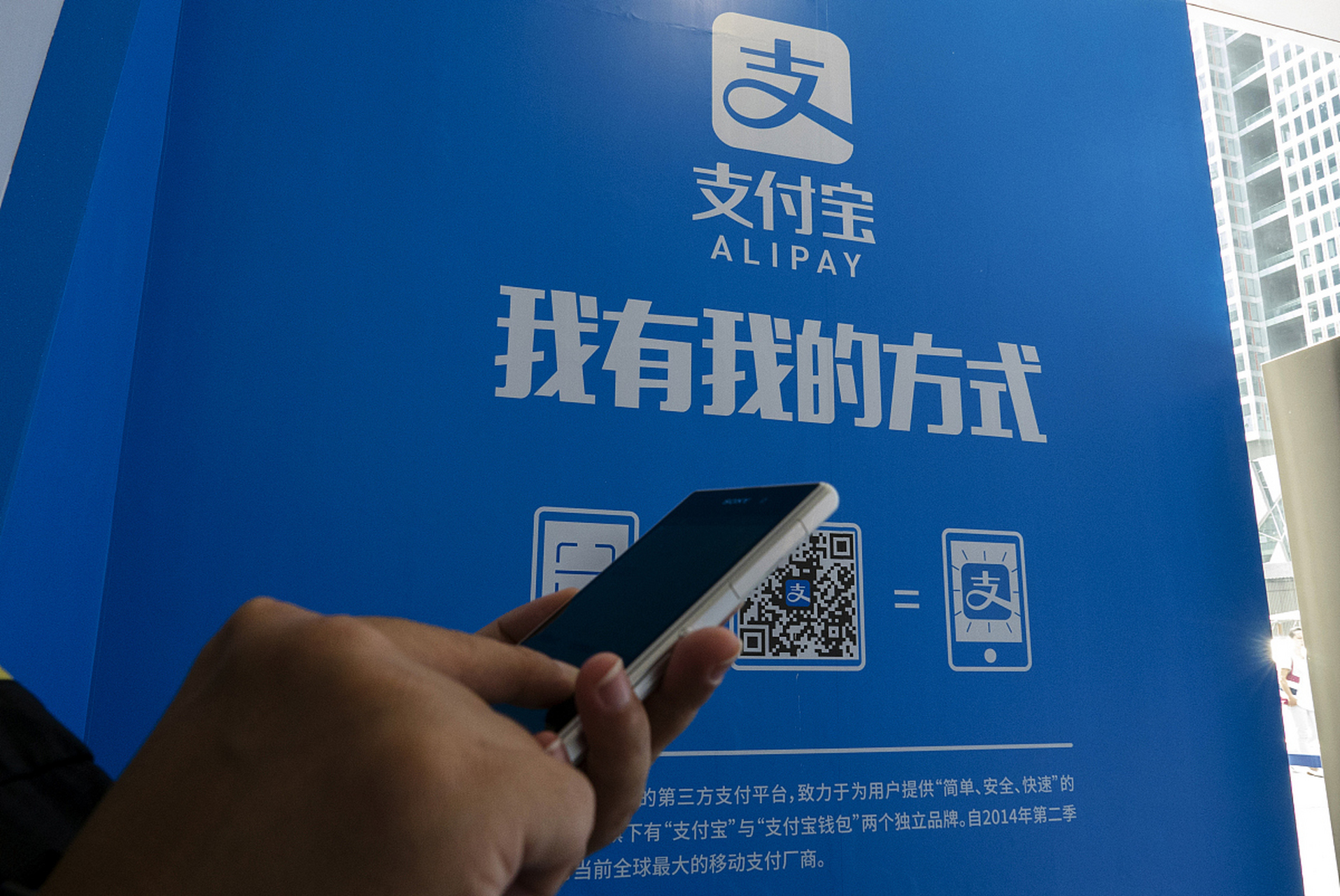 这次支付宝的logo升级可是有三大核心理念,那就是开放,科技,温暖