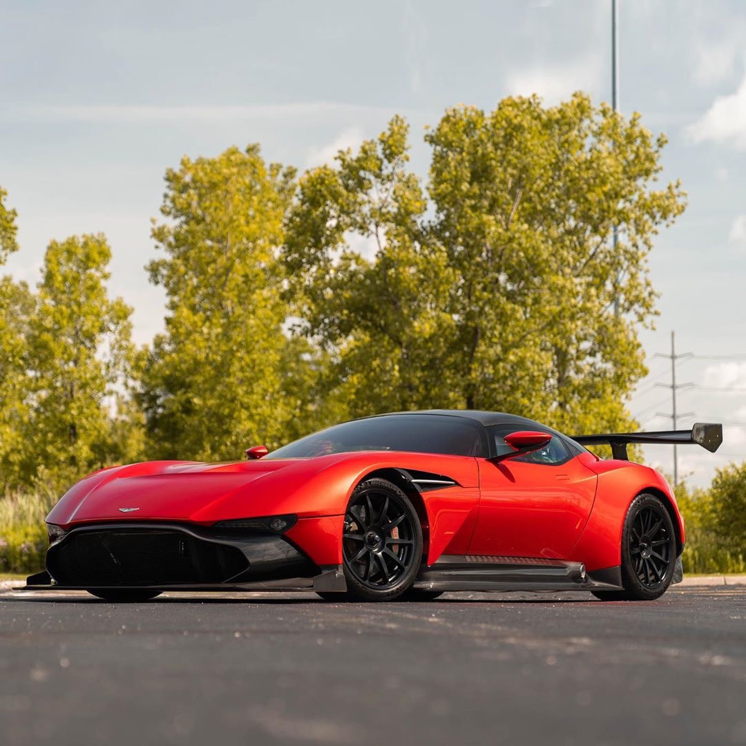 全新阿斯顿马丁vulcan,红色的外观