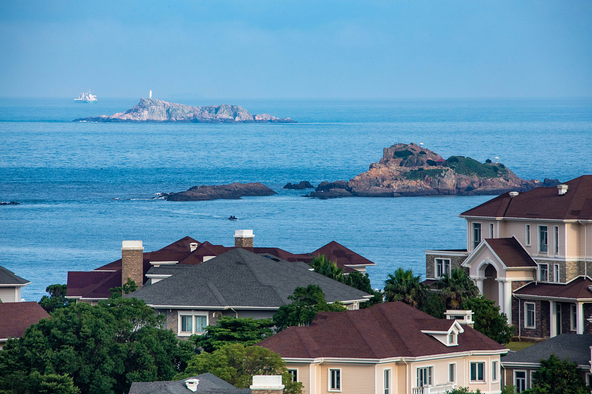 朱家尖位于浙江省舟山群岛东南部,是一个国家级风景名胜区.