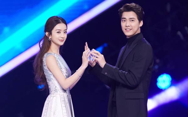 比何炅,谢娜关系还私密的异性好友,16年前相当于李易峰和赵丽颖