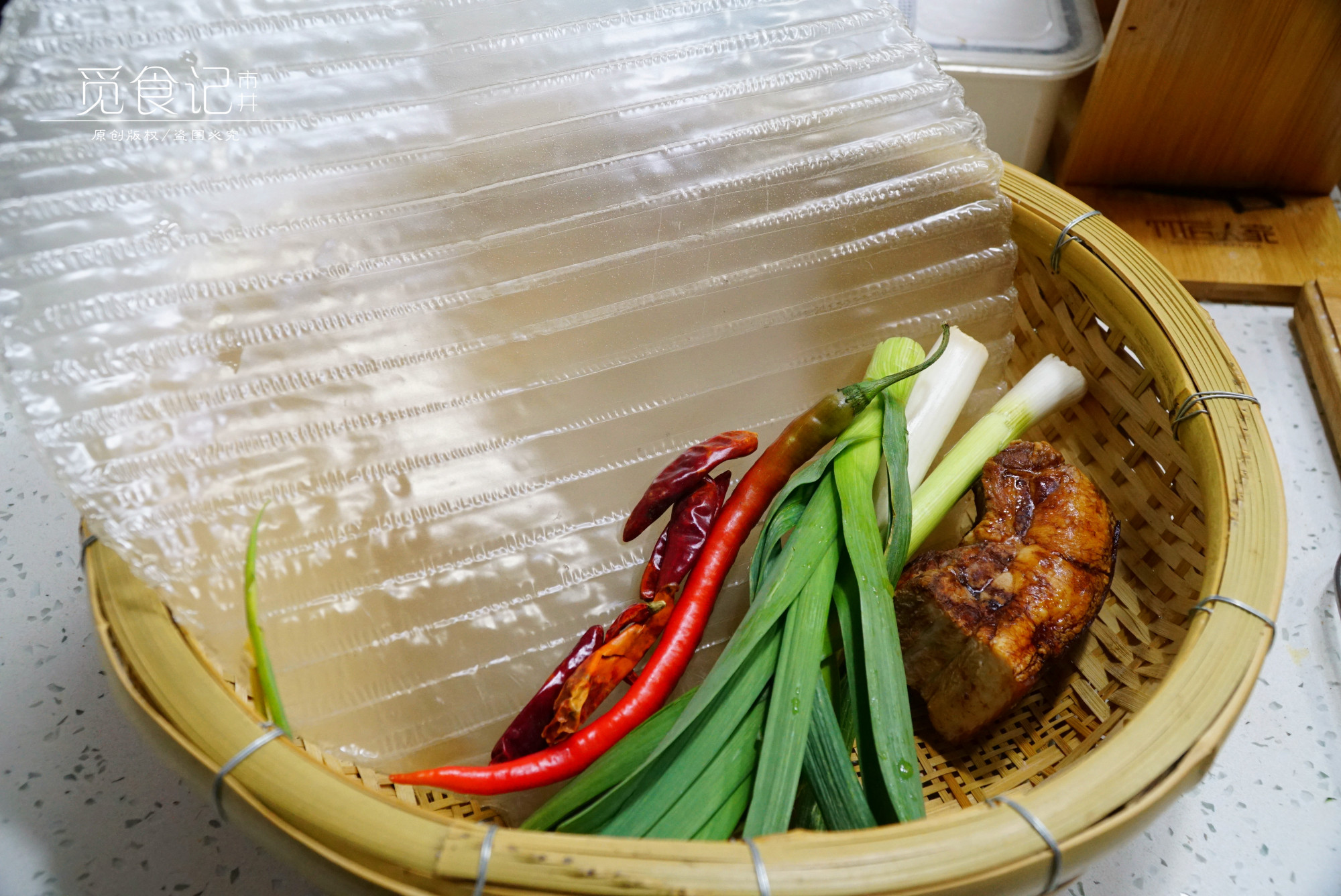 每到冬天,就特馋吃的"焖粉皮",老香了,油光透亮,米饭总不够