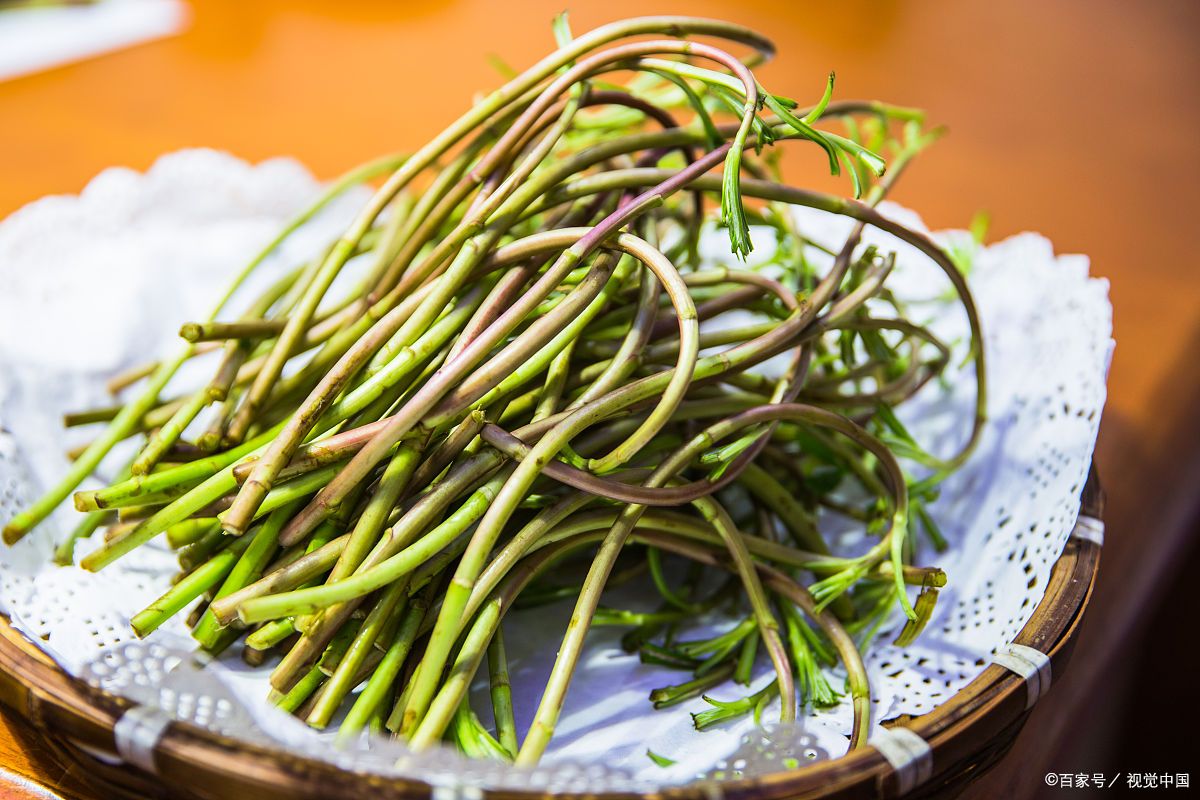 武汉美食腊肉炒泥蒿