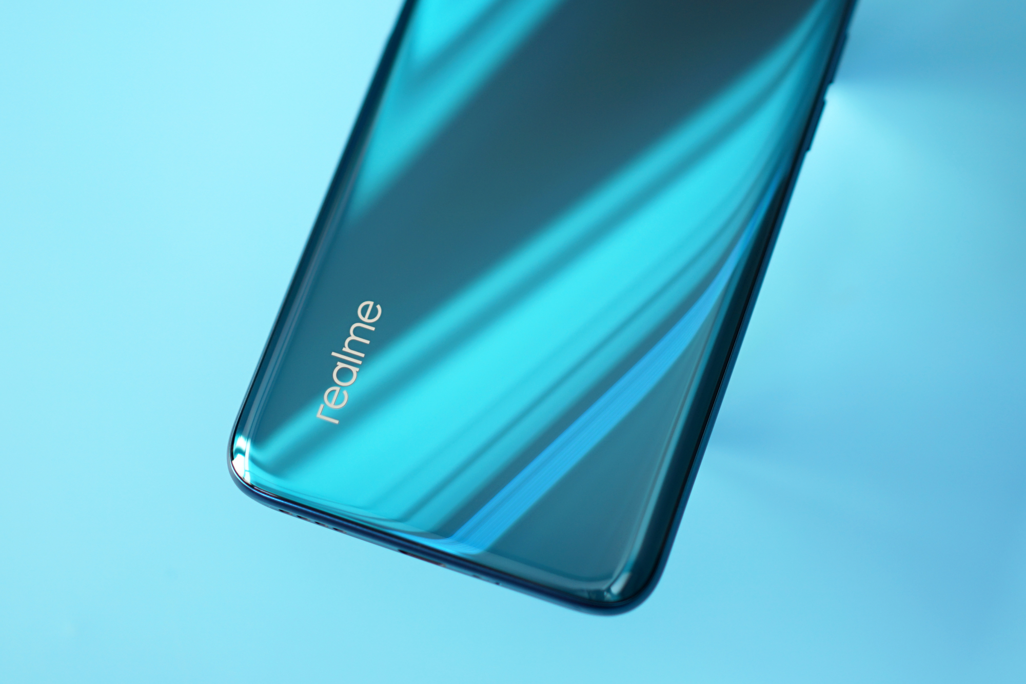120hz 挖孔全面屏加持 realme 真我x50手机评测