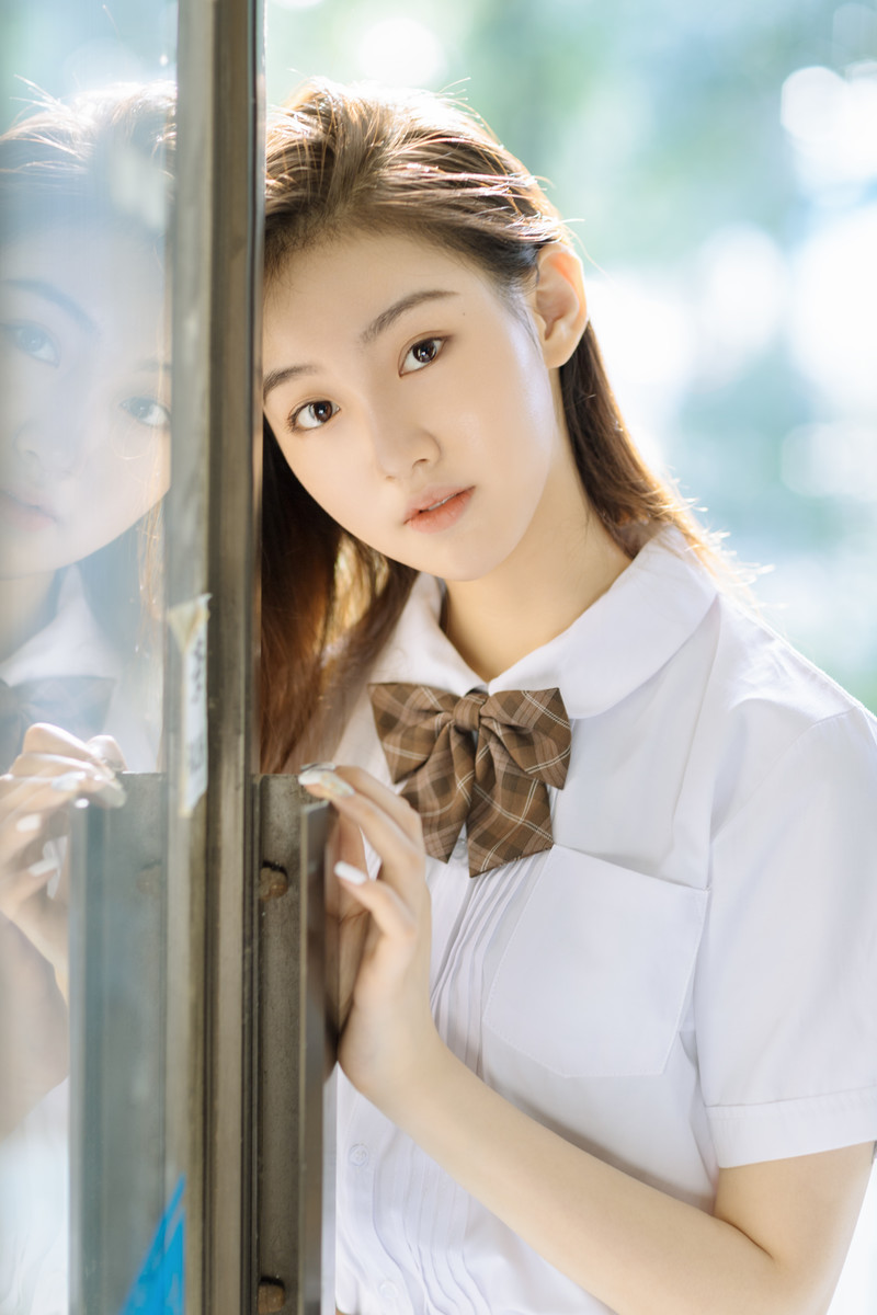 12个女孩拍照pose,学会这样拍,女神范十足