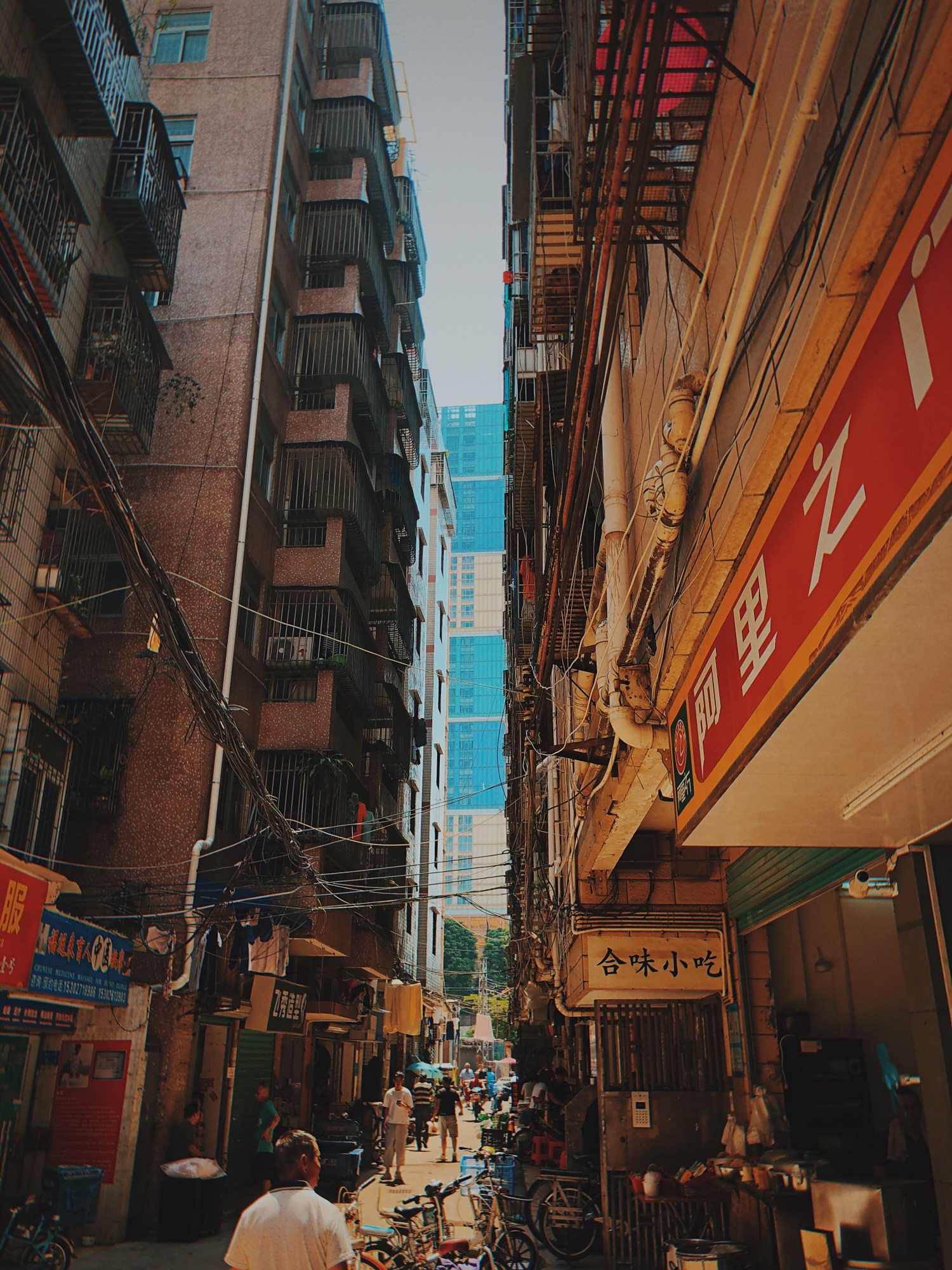 深圳白石洲城中村迎来拆迁:两条地铁交汇的市中心地带的奇特景象