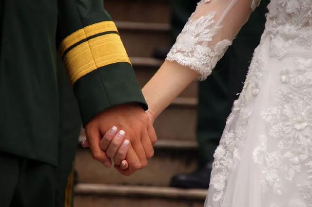 异地军婚备孕指南|我买了60张排卵试纸,练就了各种高难度姿势