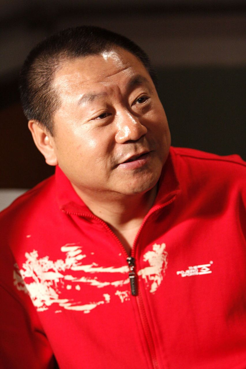 范伟年轻时,借给巩汉林300元买裙子,说好的2天后还钱.