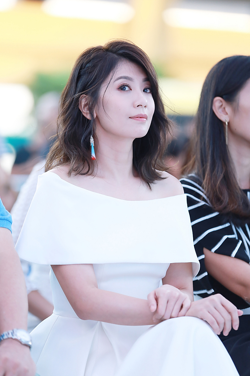 贾静雯:她是优雅与气质的代名词,岁月在她的脸上并未留下痕迹,反而