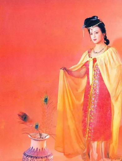 红楼梦秦可卿唯美古风剧照,最后一幅是北影版的秦可卿,谁更美?