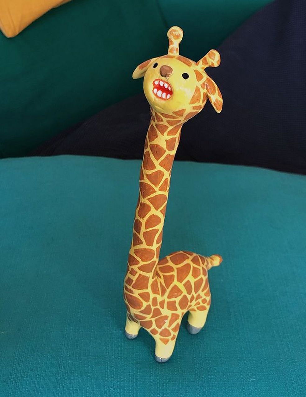 作者学院# #万物皆可云# 轻粘土手工小长颈鹿,这大胆的创作手法也是