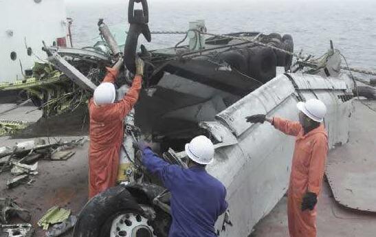 中国航空史最惨烈空难之一:大连5·7空难