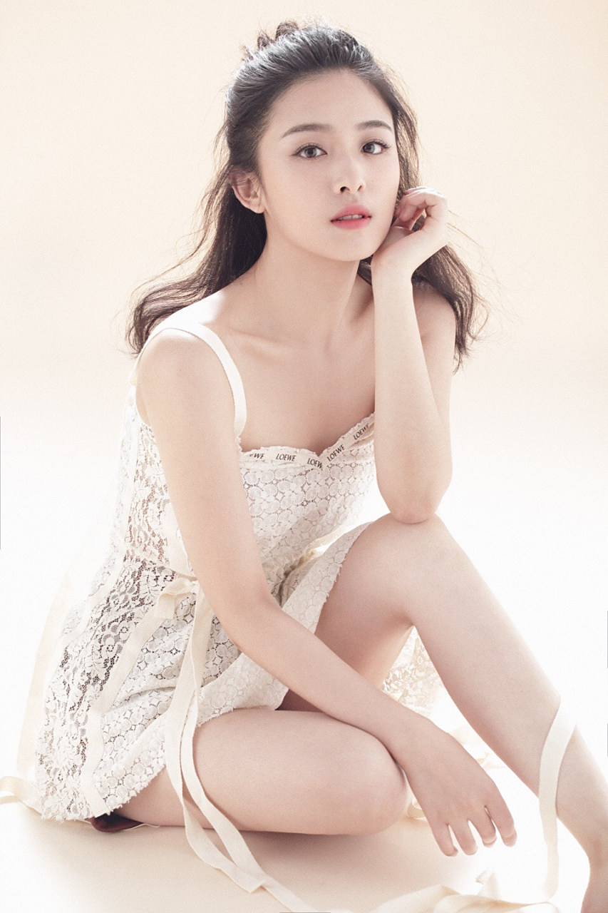 校花#中戏校花张含韵,1989年出生于四川德阳,04年《超级女声》张含韵