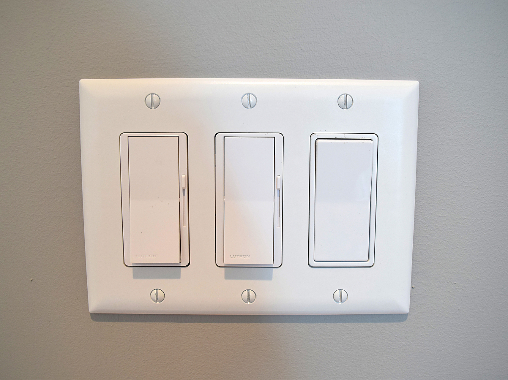 三控一灯开关有几种接法的问题,我们需要明确的是,此问题涉及到家庭