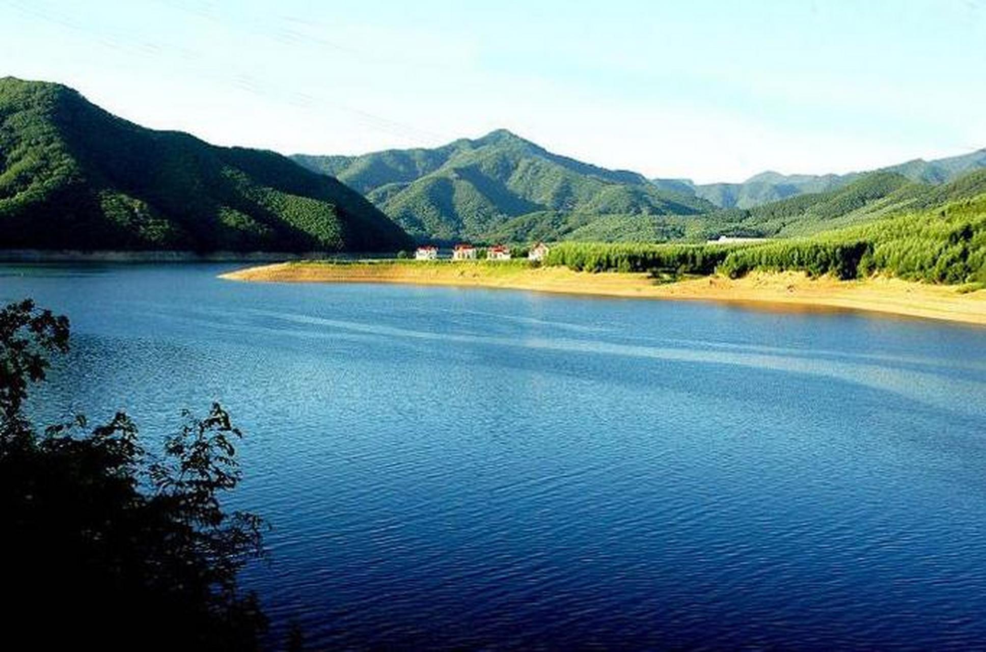 【桓龙湖】桓龙湖荡漾于群山之中,碧波万顷,山奇水秀,风景如画.