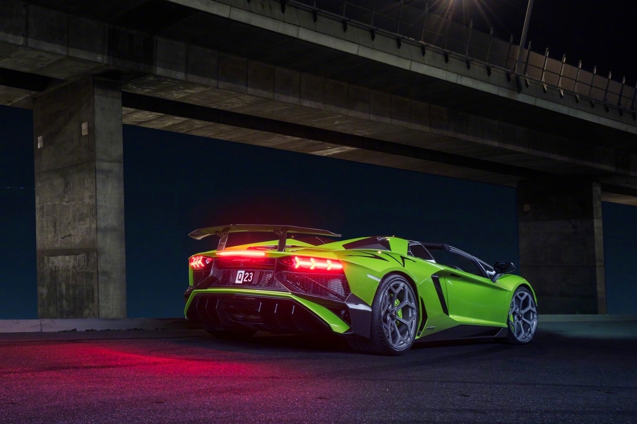 跑车美图:兰博基尼aventador sv roadster,一头的绿色大牛