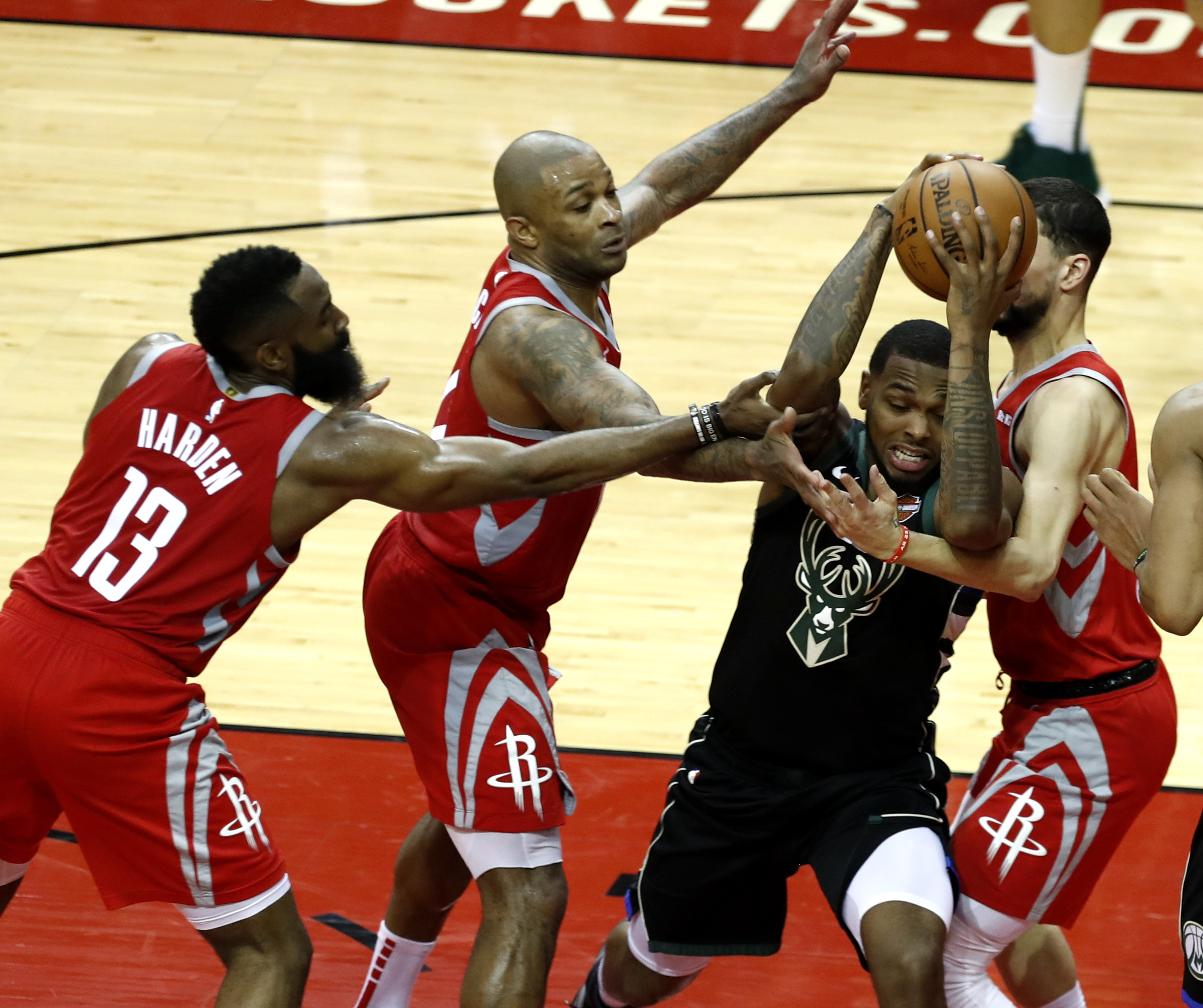 篮球|nba常规赛:火箭不敌雄鹿