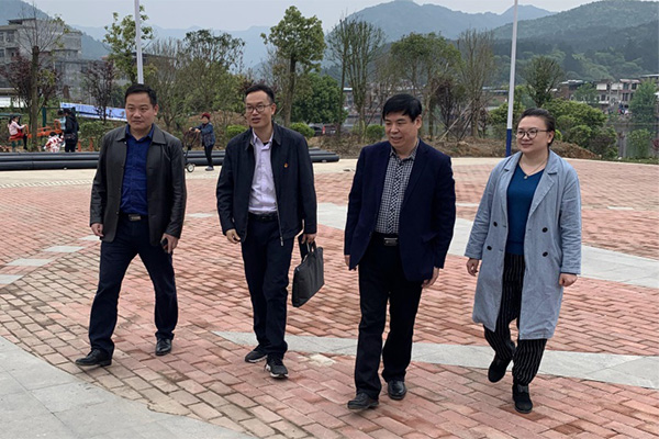 双牌:潘海山,周新华到江村镇调研