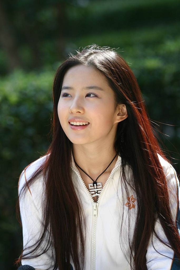 神仙颜值!刘亦菲17岁运动装旧照曝光 "小龙女"造型惹回忆