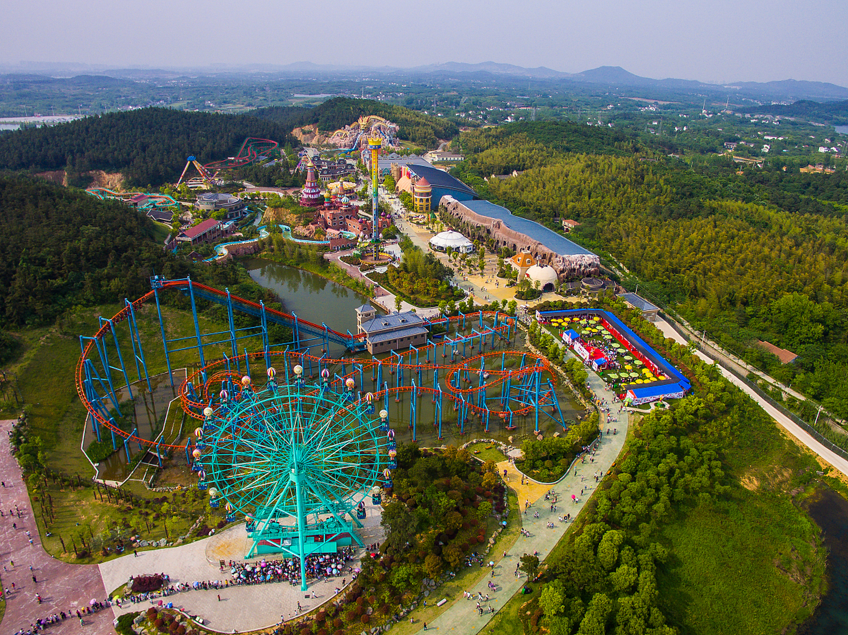 南京市江宁的银杏湖乐园成为炎炎夏日的绝佳选择.