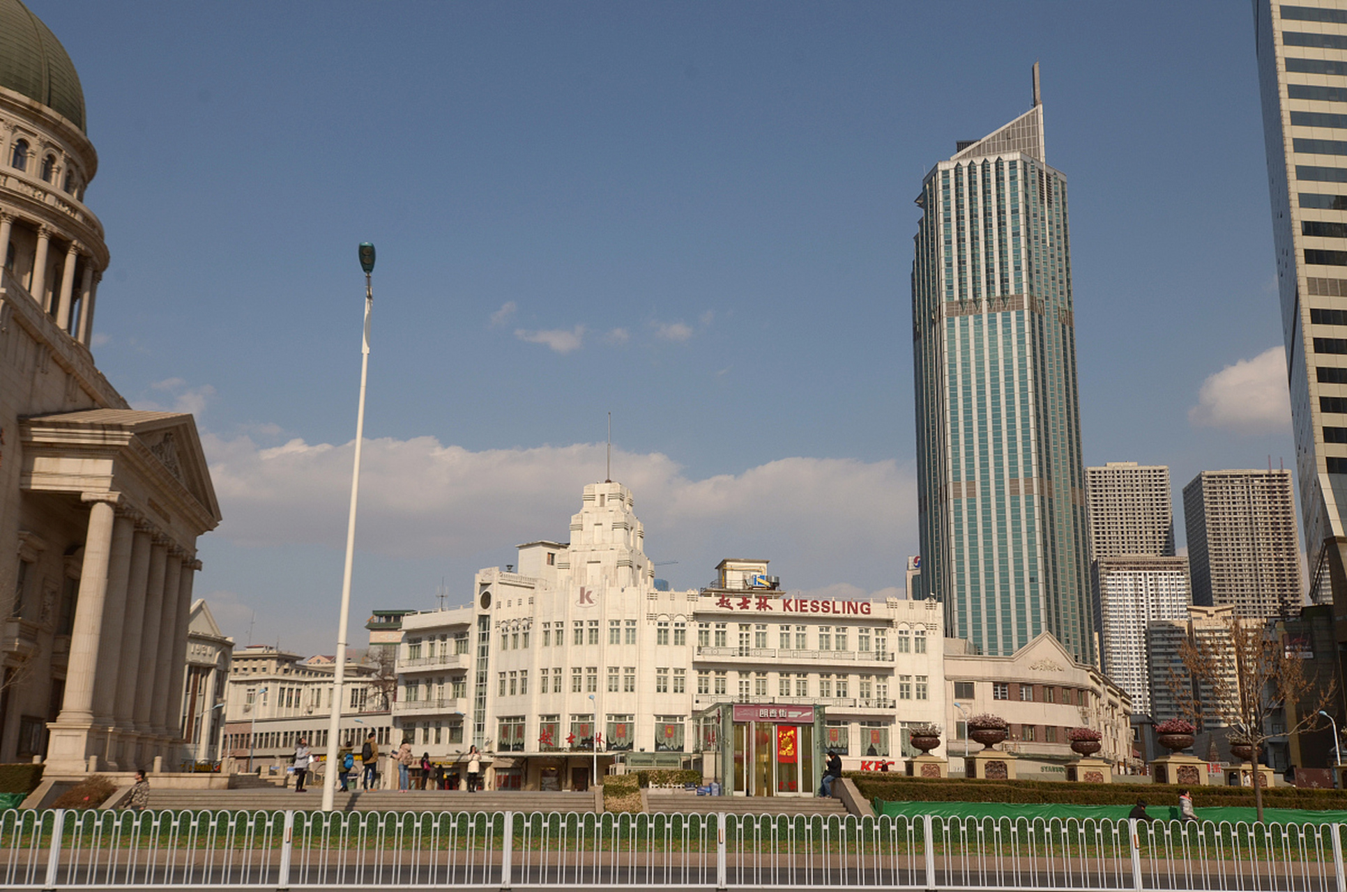 959595 津湾广场,位于天津市和平区,可是个集购物,休闲,娱乐于