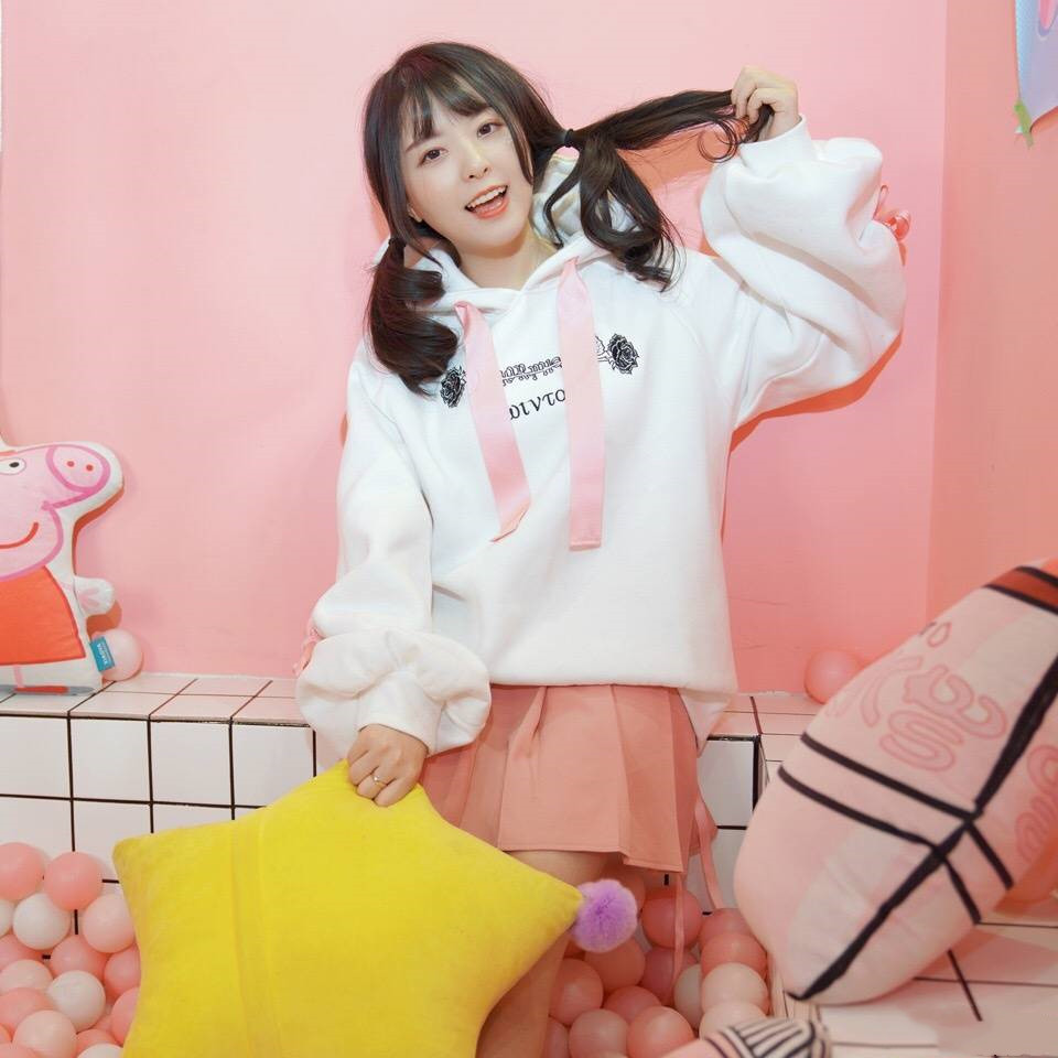 第三首《我不会写歌》,是由童可可填词并演唱的歌曲.