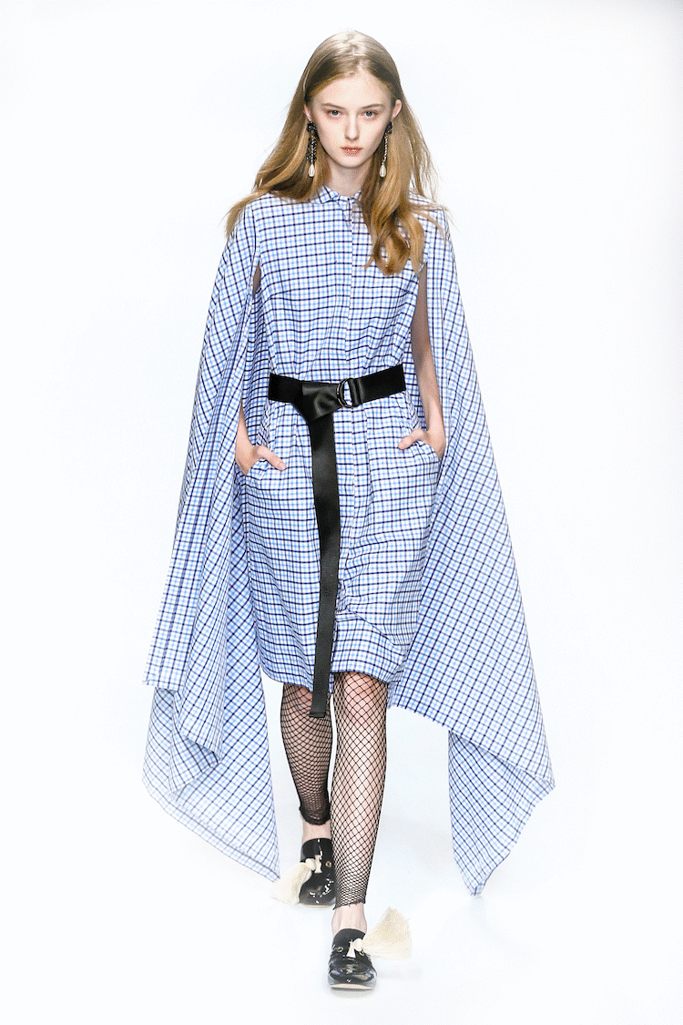 douchanglee上海时装周座无虚席,缤纷塑胶绳成为春夏亮眼元素!