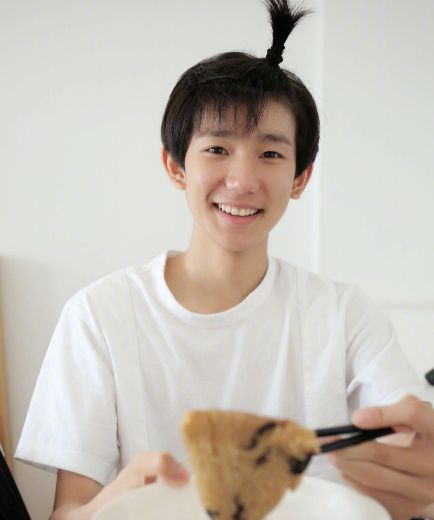 男星苹果头:鹿晗最帅,王俊凯最阳光,易烊千玺最酷,王源最可爱