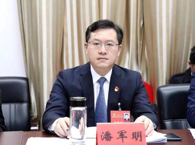 潘军明参加第二代表团(横街镇,蓬街镇)审议