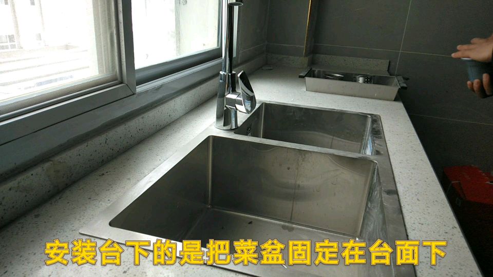 安装洗菜盆分为上中下,到底那种好用还不渗水