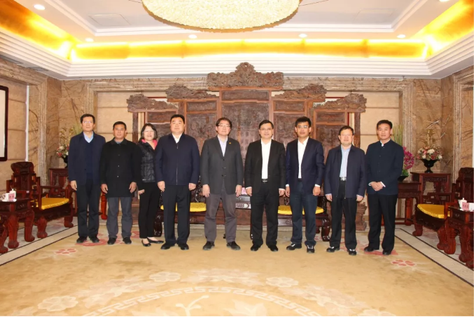 国美酒业集团董事长武玉杰陪同孟青书记会见海峡两岸商务协调会客人