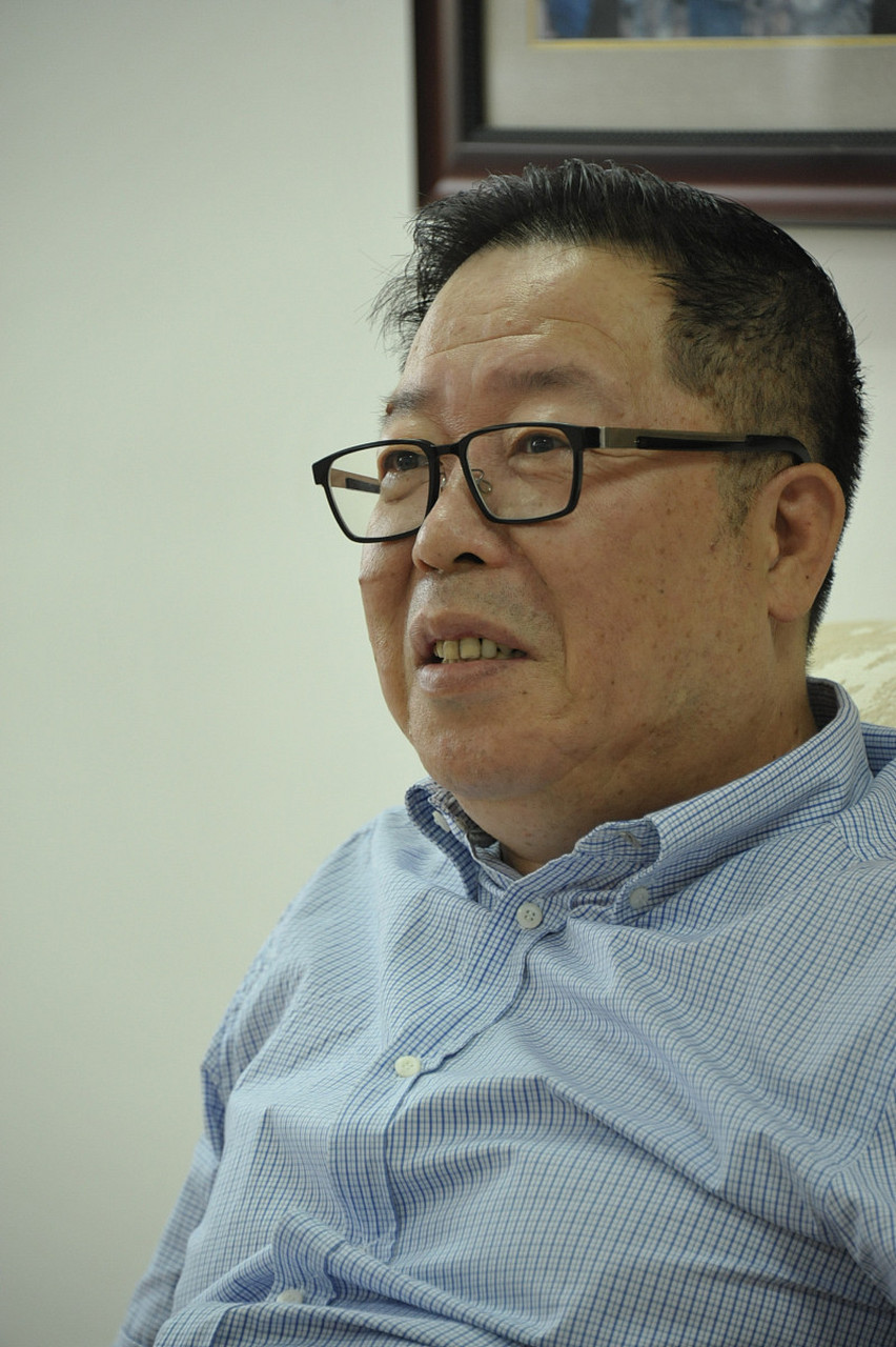 《南来北往》是高满堂首次尝试公安题材的作品,灵感来自火车回忆和对