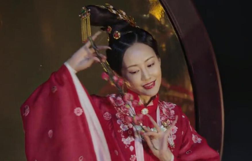 从答应到皇贵妃,卫嬿婉历经14种旗头,她的凤钗钿子艳压所有嫔妃