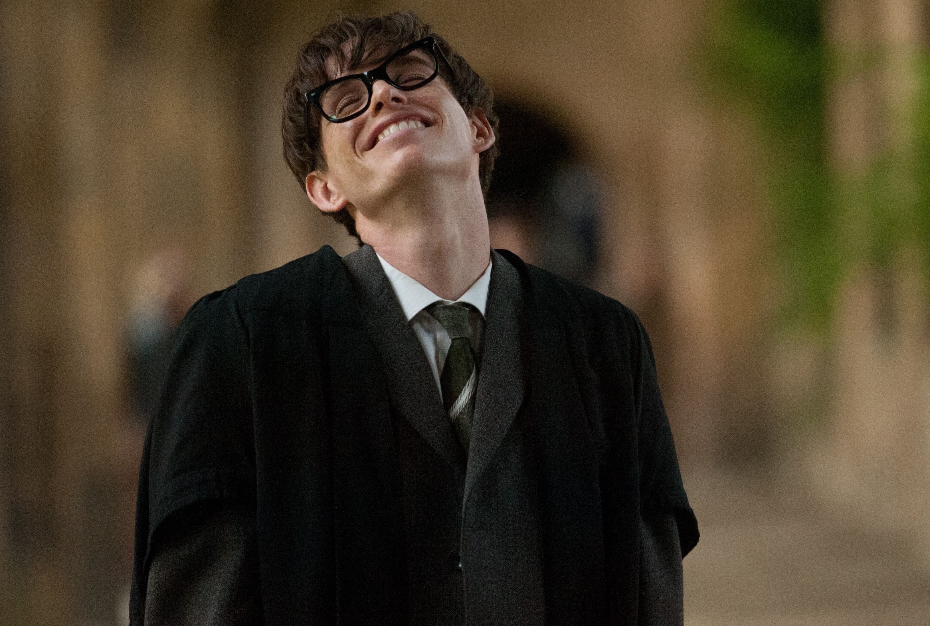 《万物理论》向我们讲述了著名物理学家霍金传奇而又曲折的一生