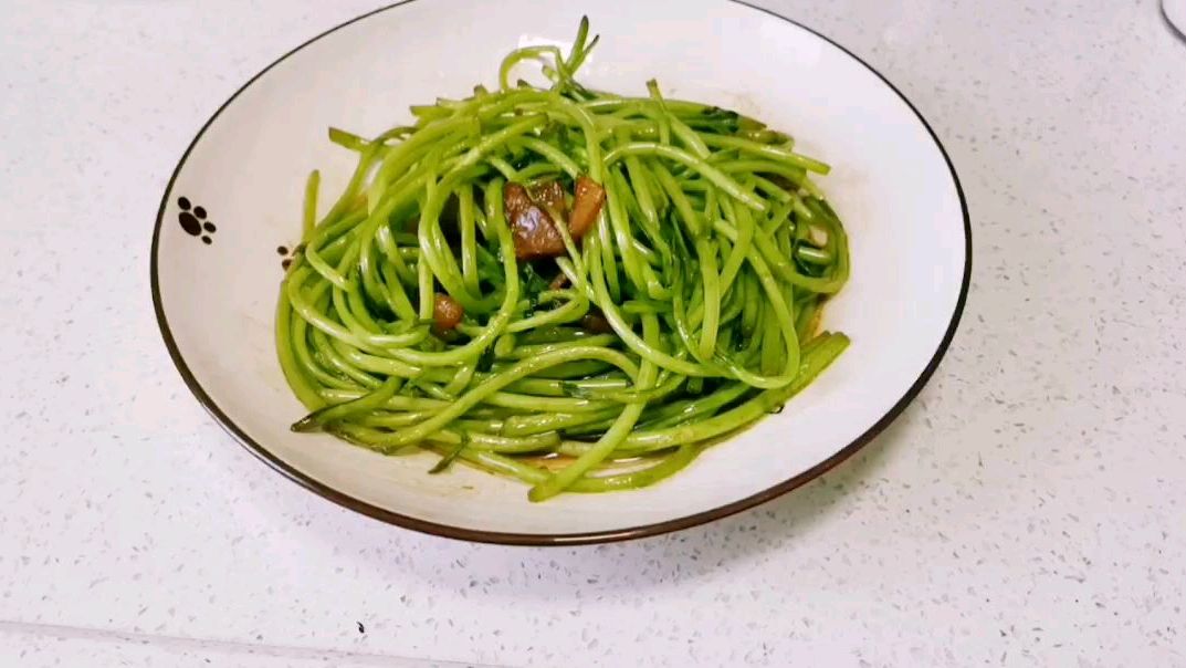 武汉特色菜泥蒿炒腊肉,怎么做都好吃