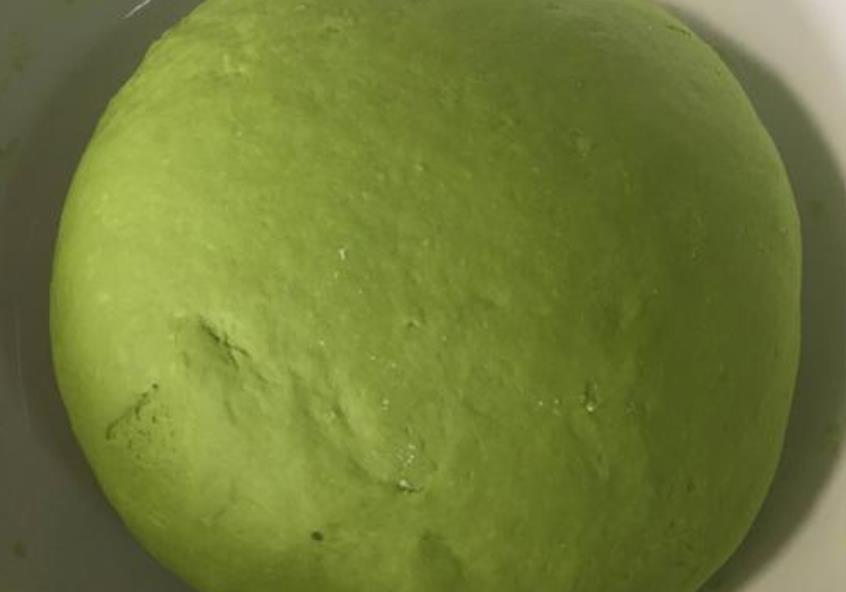做绿色饺子皮时,记得多加这1步,饺子颜色翠绿,鲜艳好看