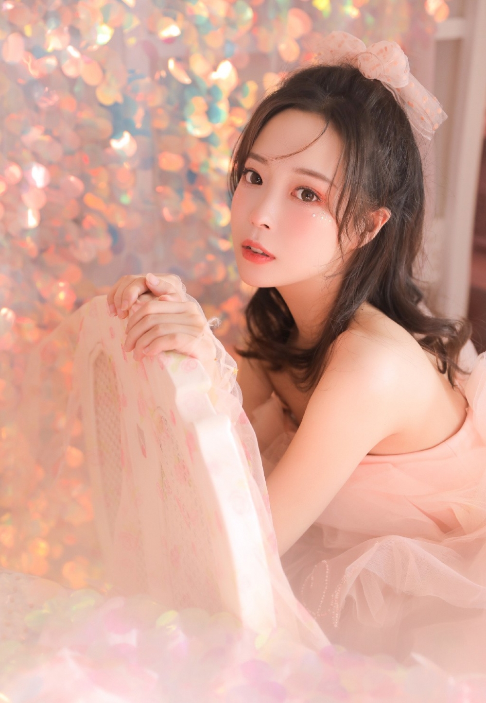 粉嫩小女生蕾丝公主裙性感写真