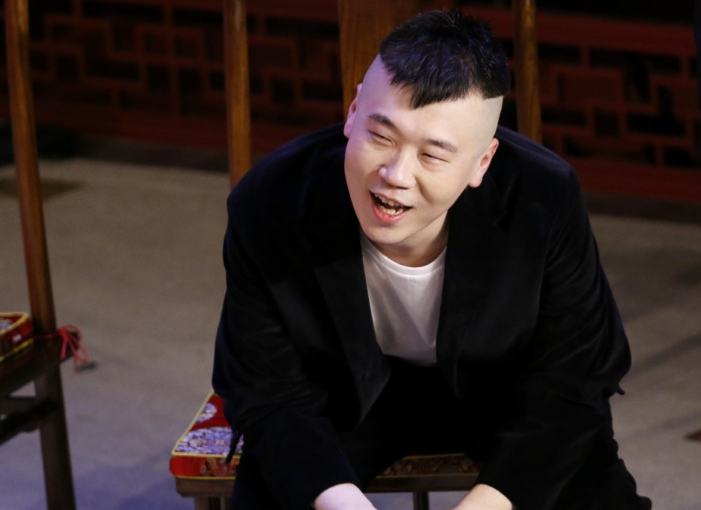 除了对张云雷的宠溺,杨九郎可能最大的乐趣就是逗张云雷笑吧,在天津