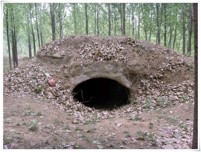 瓦罐坟揭秘,子女把父母送进坟墓,送一次饭加一块砖