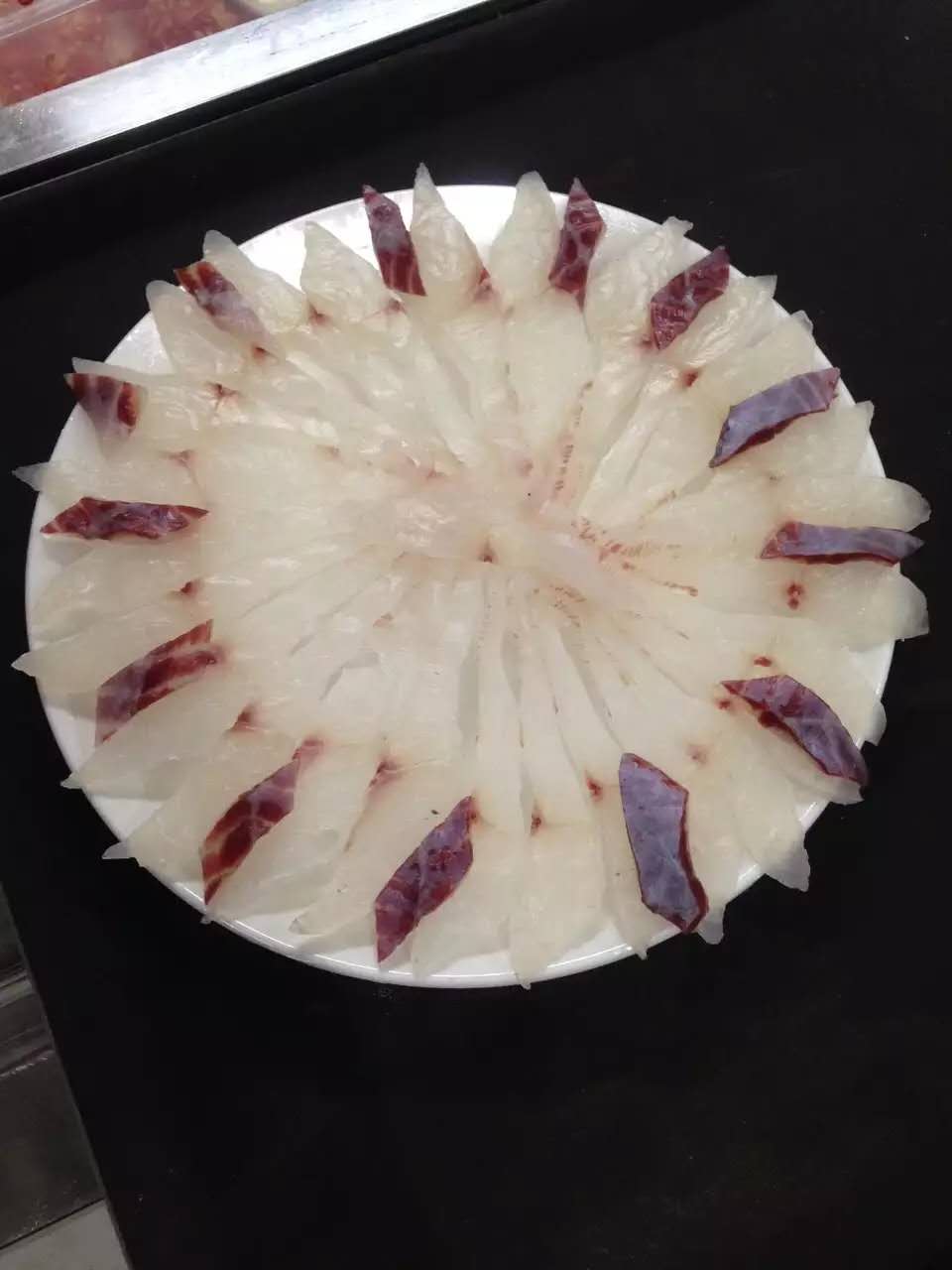 实拍广西横县特色美食"横县鱼生",没想到生鱼片还可以做成这样