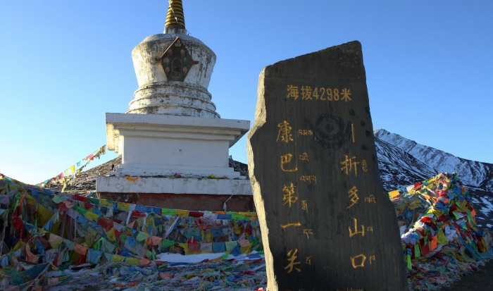 折多山.四川省甘孜藏族自治州,川藏線海拔4298米的折多山美麗風光.