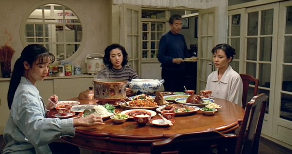 《饮食男女》影评:平凡的家庭,1个老爸3个女儿,演绎人生百态