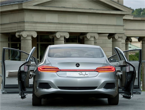 奔驰f800具备较高的辨识度,线条设计流畅