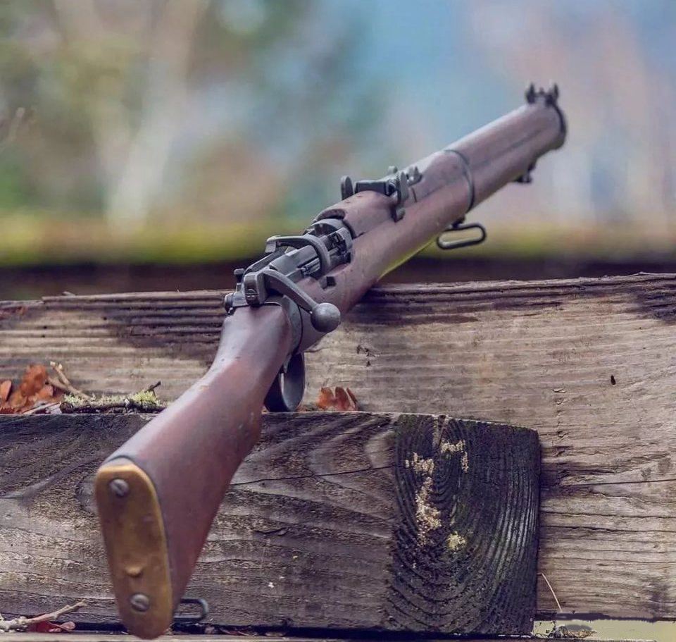 英国李恩菲尔德步枪,射速最快的手动步枪,能打出机枪的效果!