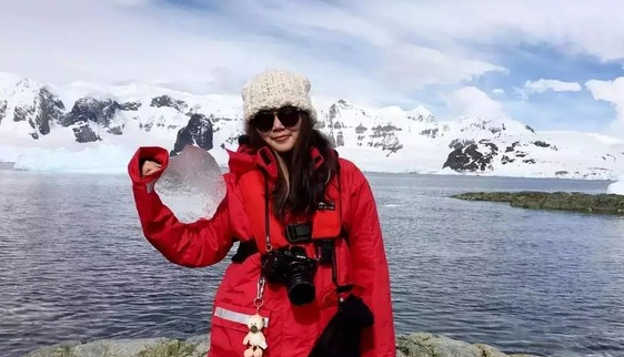 朋友圈的美女去了南极,拍下了难得一见的美照,最后一张太珍贵