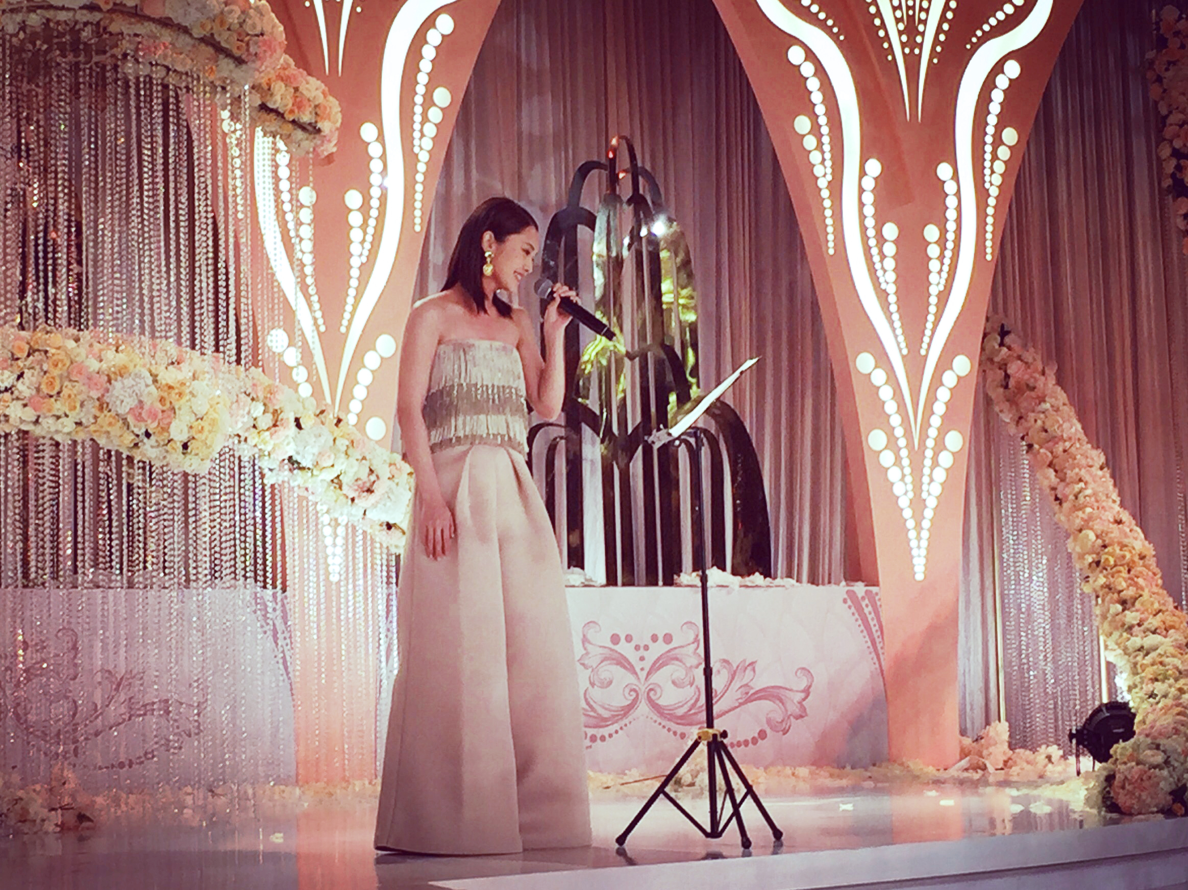 杨丞琳出席阿娇婚礼不携伴,拒抢捧花,笑称:单身的权利