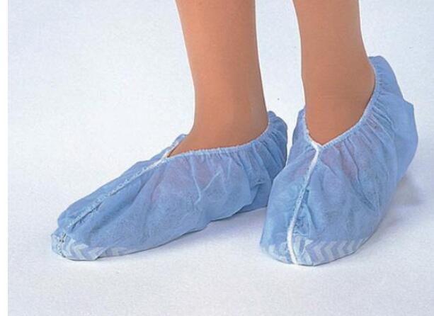 你是否有过上电脑课穿鞋套的经历,知道为什么吗?老师道出实情