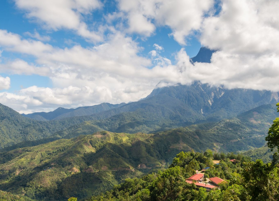 京那巴鲁山(mount kinabalu)是东南亚海拔最高的山,高度是4,093米