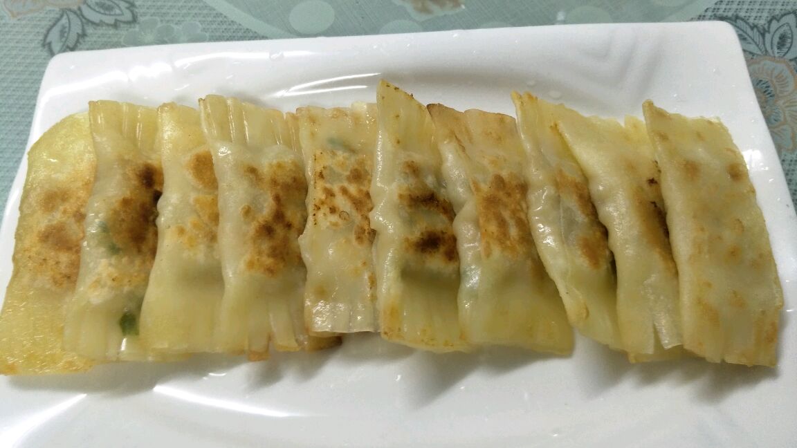 用大馄饨皮做锅贴 外脆里嫩鲜香 方法简单方便 真是好吃