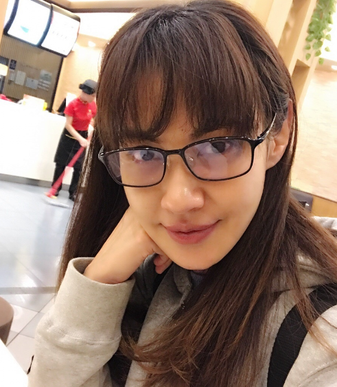 杨雪的微博福利照,素颜的她让人一言难尽,网友:扎心了老铁!