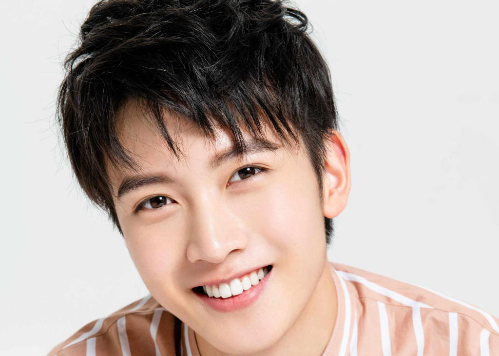 年轻偶像陈宥维,他是温柔深情的流觞,也是淡然沉稳的暖心男孩